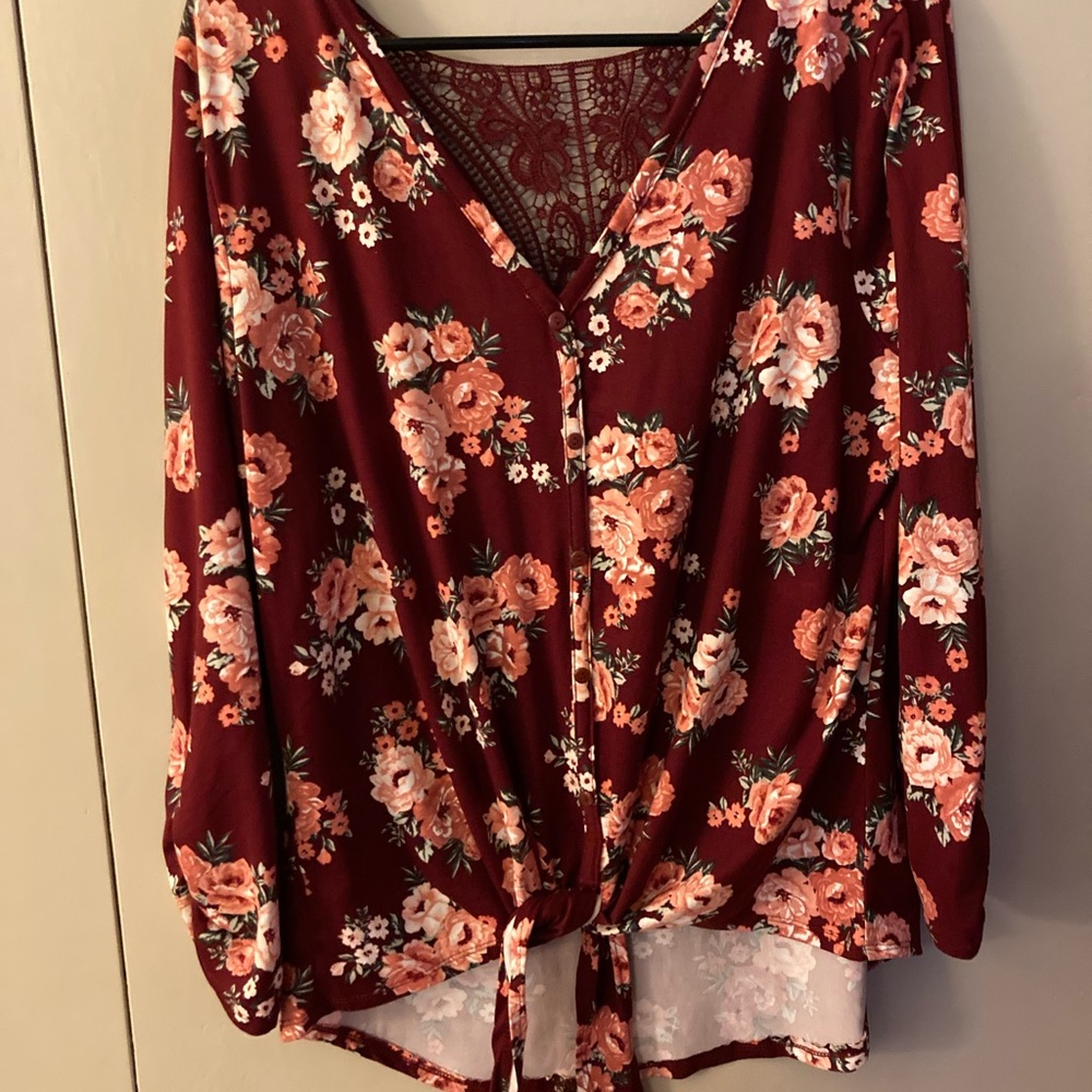 Beautiful Floral tie-front with crochet back